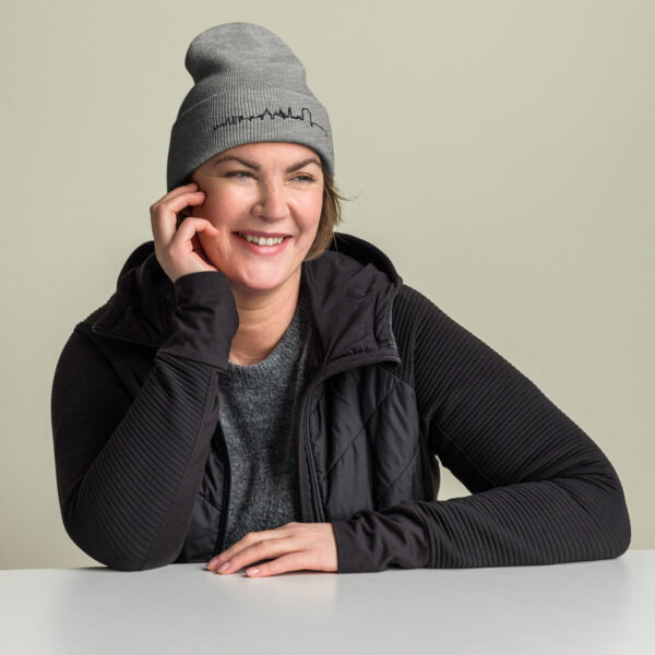 Umgeschlagene Beanie – München Skyline in 3D-Stickerei